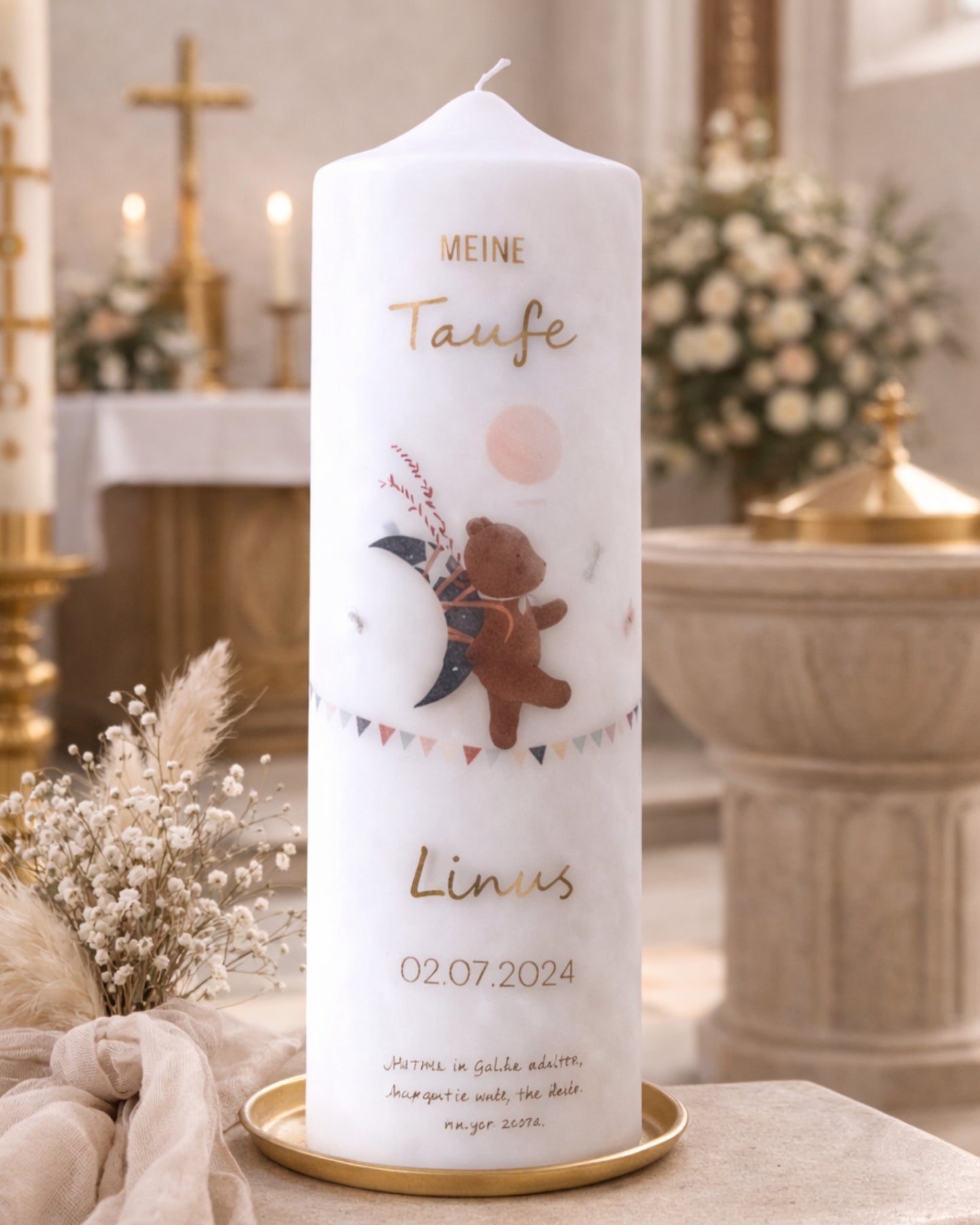 Personalisierte Taufkerze Bär mit Fähnchen – Name, Datum & Taufspruch