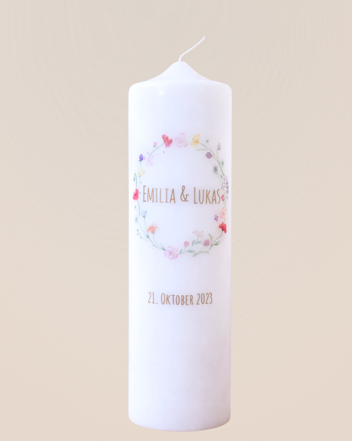 Personalisierte Hochzeitskerze mit Blumenkranz – Namen, Datum & Trauspruch