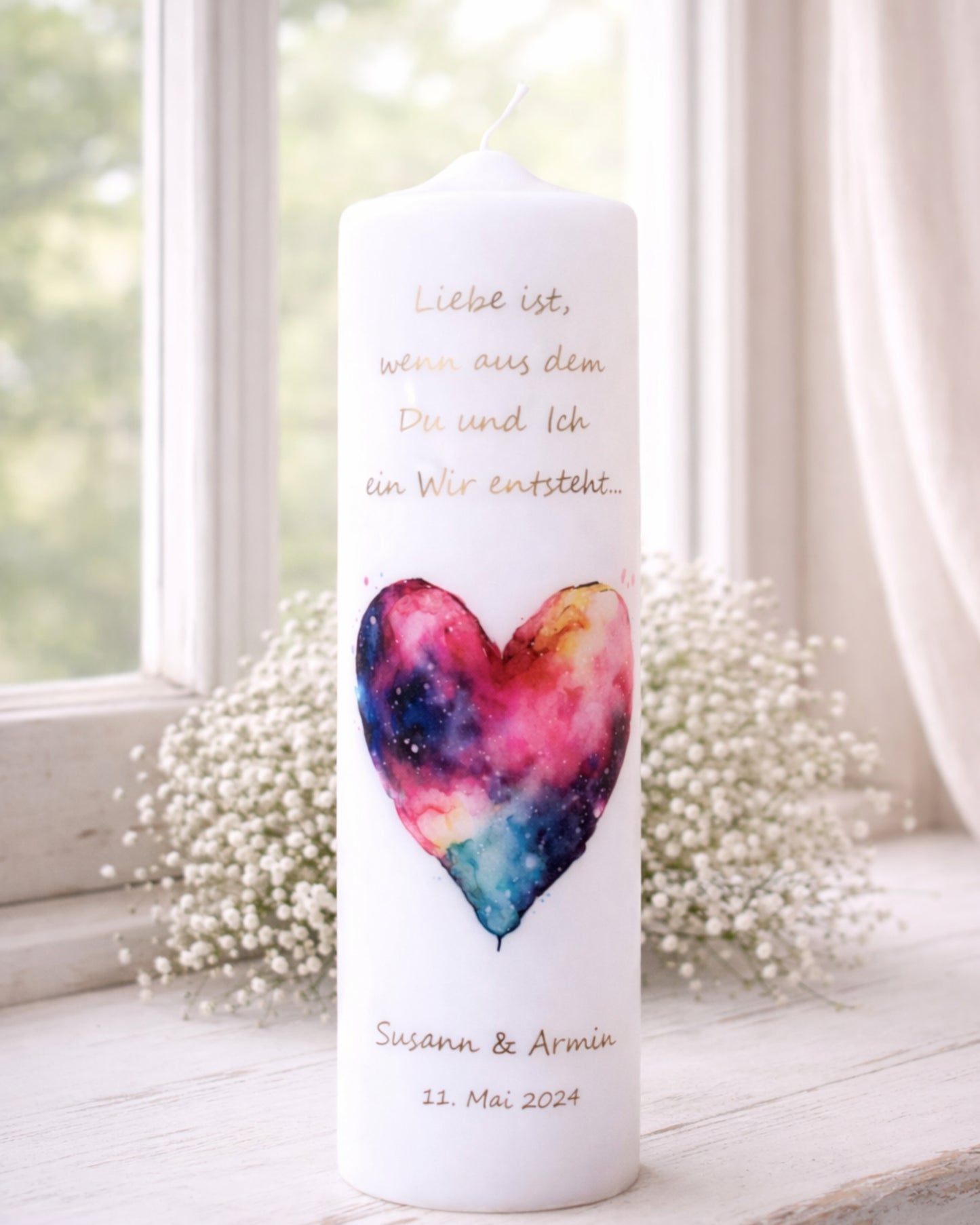 Personalisierte Hochzeitskerze mit buntem Aquarellherz – Namen, Datum & Trauspruch