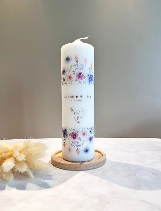 Kerze mit Aquarell-Blumenwiese – Personalisiert mit Namen & Datum