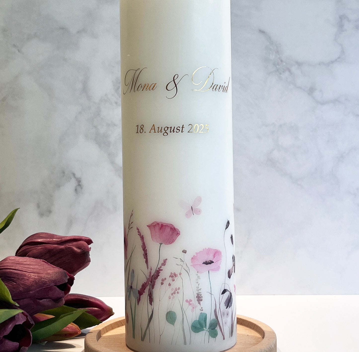 Hochzeitskerze mit Aquarell-Blumenwiese – Persönliches Erinnerungsstück für den schönsten Tag