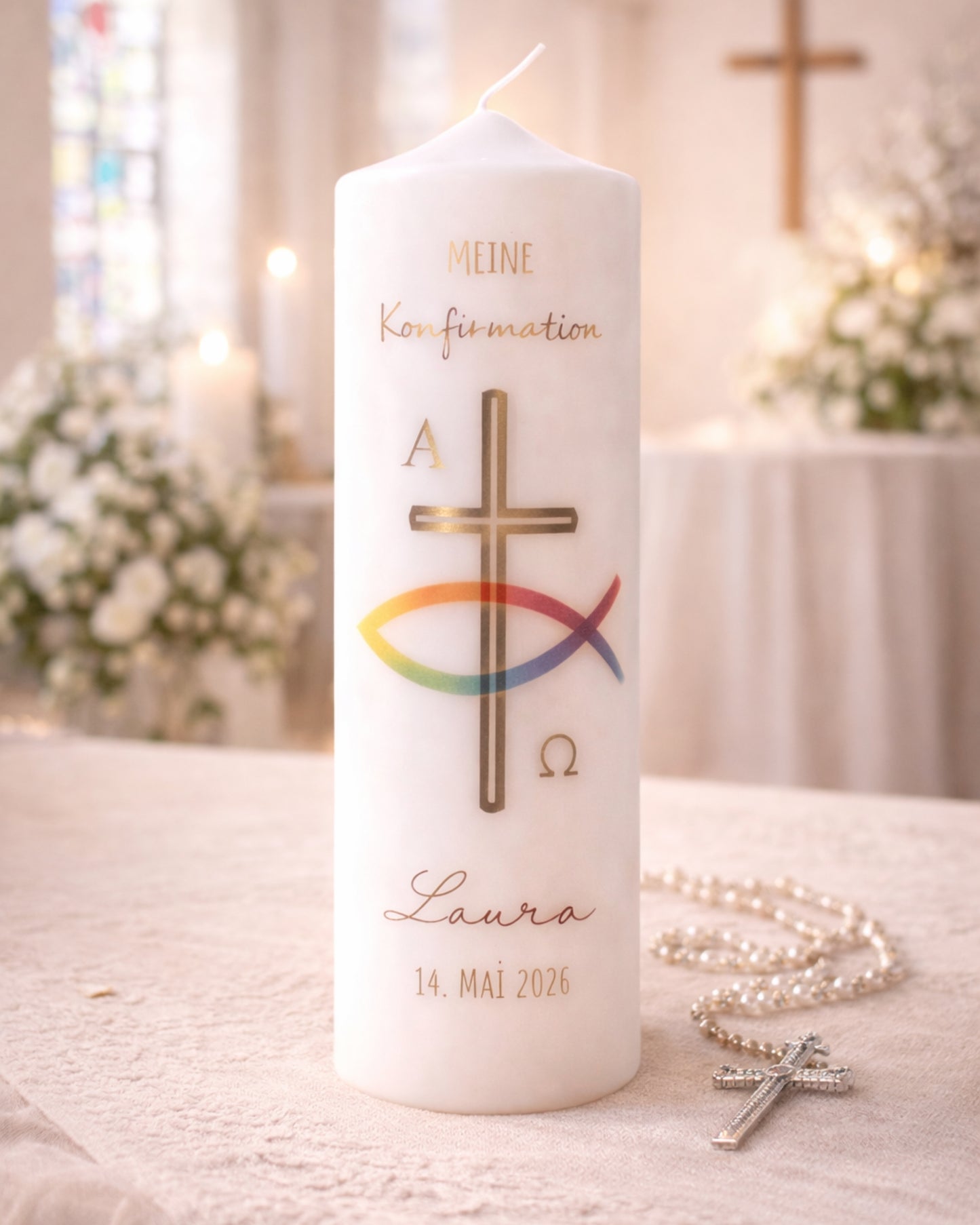 Kommunions- & Konfirmationskerze Kreuz &  Fisch in Regenbogenfarben – personalisiert