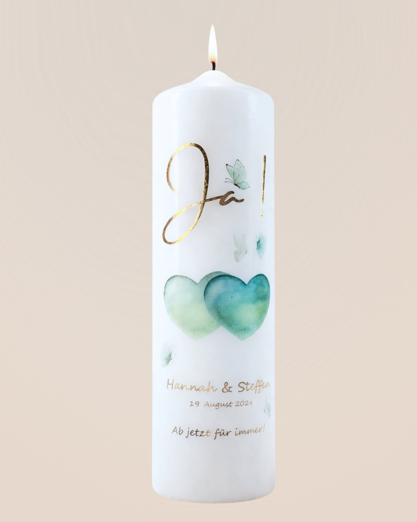 Personalisierte Hochzeitskerze mit grünen Aquarellherzen & Schmetterlingen